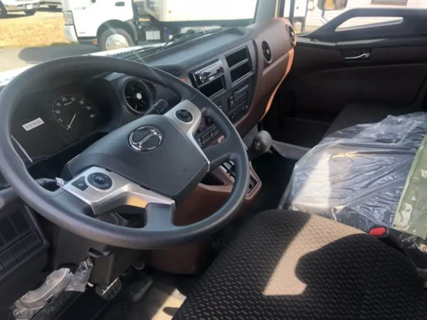 Hino L7 Neuf à vendre | Châssis Nu Prêt à Configurer – Image 5