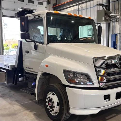 DISPO – Hino L6 2025 neuf avec plateforme NRC 10TB Aluminium | Dépanneuse neuve à vendre
