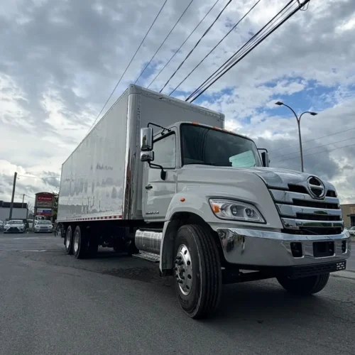 Hino XL8 2026 neuf boîte de 28 pieds et Monte-Charge Maxon GPT-4 | Camion 10 roues boîte neuf à vendre